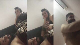 لايف عراقي لعنتيل وقحبة مربرة  عارية في فراشها الزوجي