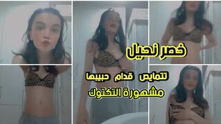 ذات الخصر النحيل تتمايص امام محبينها من الفحول على التكتوك