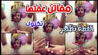 القطة تظهر مفاتن عفتها امام  جمهور التكتوك